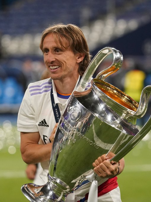 22分17板！小杨终于打成了奥尼尔！31+19+16+13！登哥真炸了！